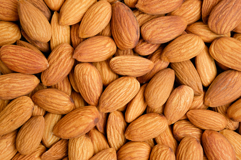 Peeled almond nuts